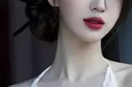 IU与边佑锡在《完美王冠》片场练习华尔兹与吻戏的趣味花絮！