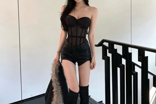 时隔10个月26岁女星回应蹲曾志伟双腿之间曾志伟真的被错骂了